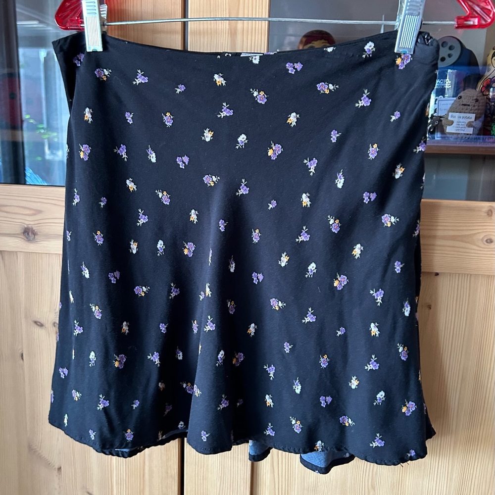 H&M A-line Floral Skirt DIVIDED